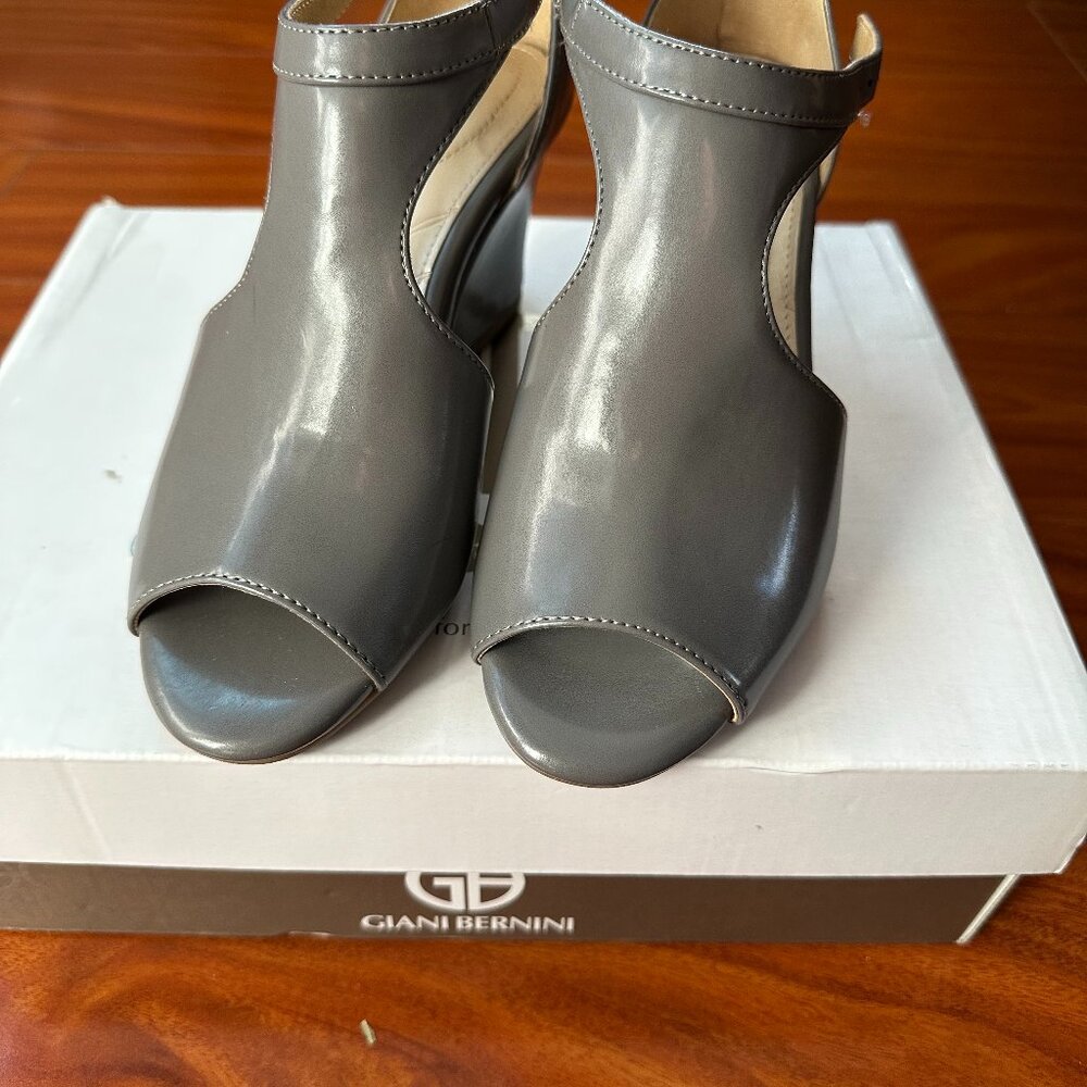 Elegant Grey Semi Open-Toe Formal Wedges – Giani Bernini
